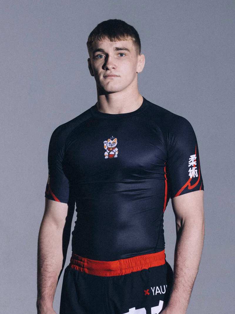MANTO lucky cat RASHGUARD -black